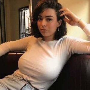 Husband receives photo from his wife, then immediately wants a divorce Husband receives photo from his wife, then immediately wants a divorce