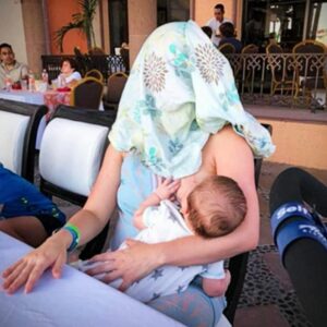 Texas mom breastfeeds newborn son at a restaurant, then stranger asks her to do something you won’t believe. Texas mom breastfeeds newborn son at a restaurant, then stranger asks her to do something you won’t believe.