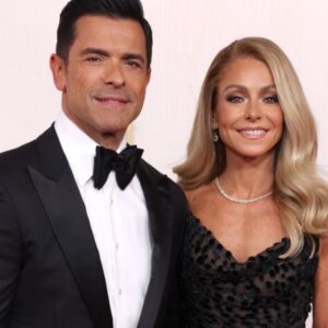 At 53, Kelly Ripa’s black gown on Oscars red carpet ignites reactions from fans At 53, Kelly Ripa’s black gown on Oscars red carpet ignites reactions from fans